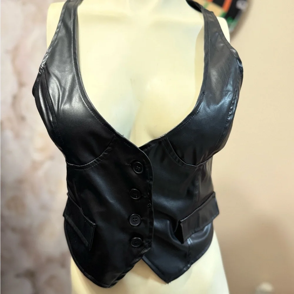 SEXY BODYCON BLACK PU LEATHER CROPPED VEST FAUX POCKETS SIZE LARGE - Picture 10 of 13